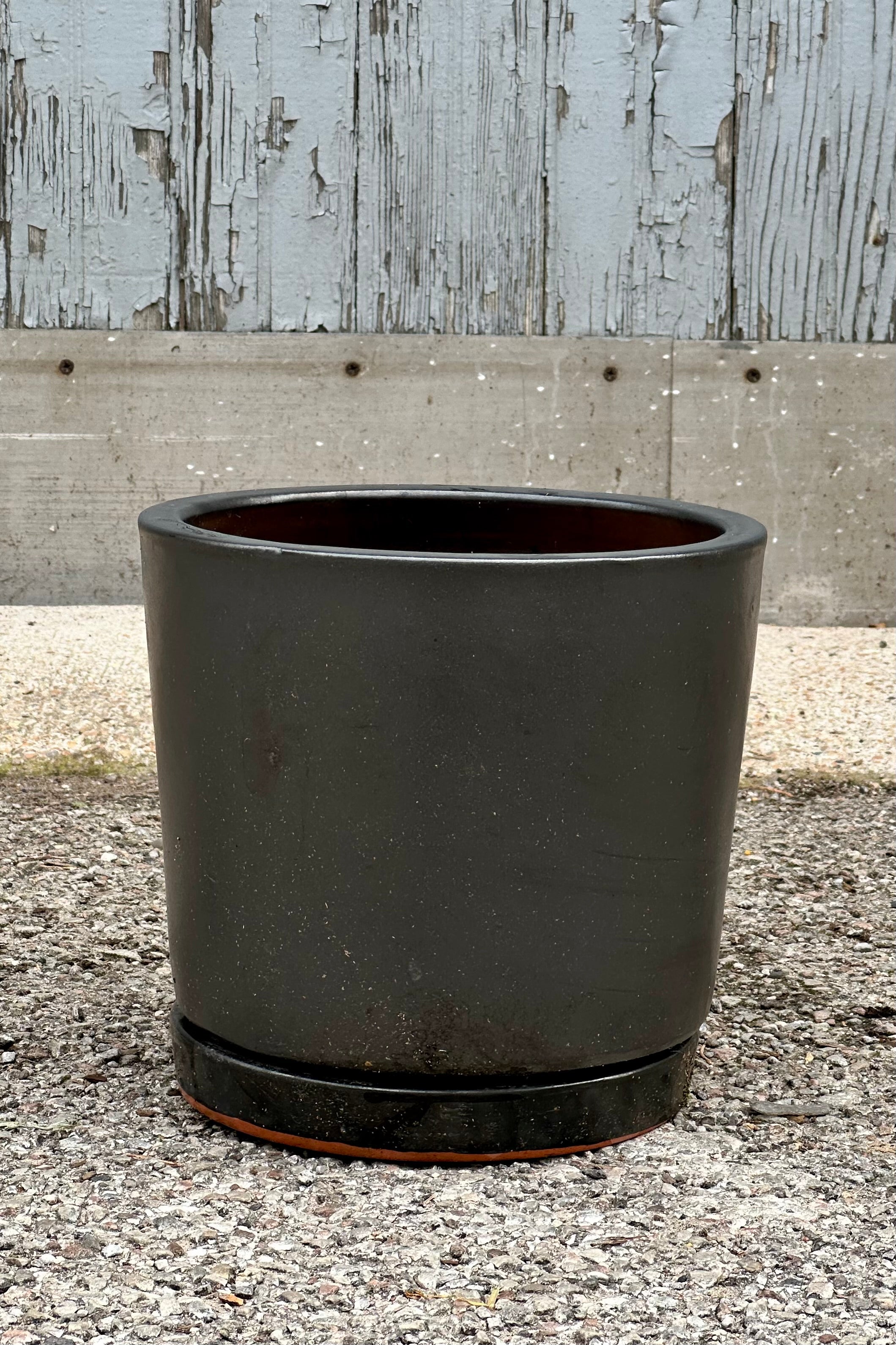 Graphite I/O2 cylinder planter viewed from the topside looking in.