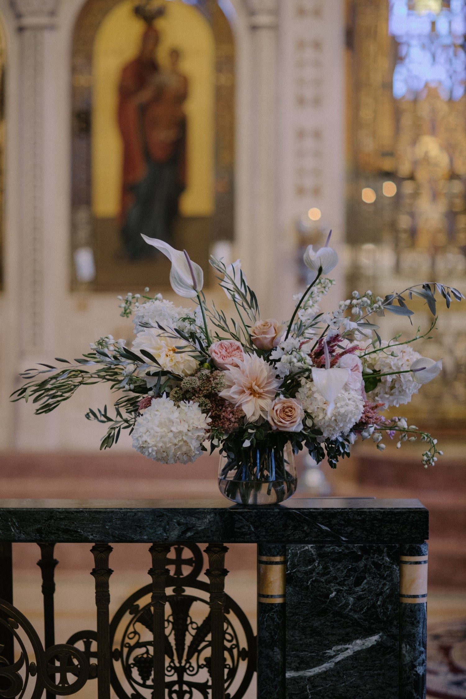 Kroster Wedding in Chicago with a fun and elegant cream and pastel floral arrangement featuring hydrangea, dahlia and anthurium. Playful floral by Sprout-home. Photograph by Samantha Elizabeth Creative