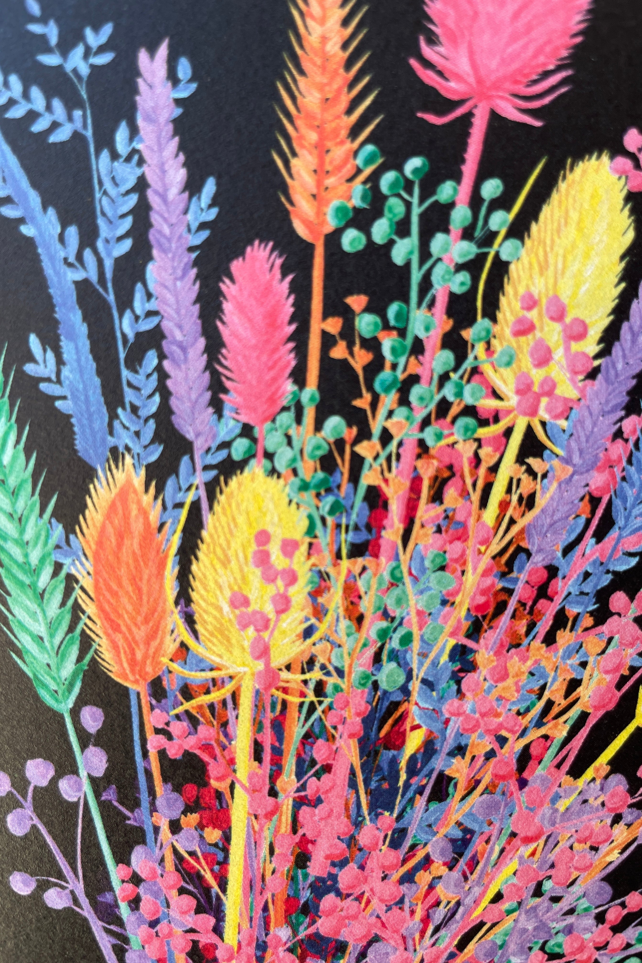 Detail of the dried posy greeting card with a bright rainbow colors for the flowers at Sprout-home.