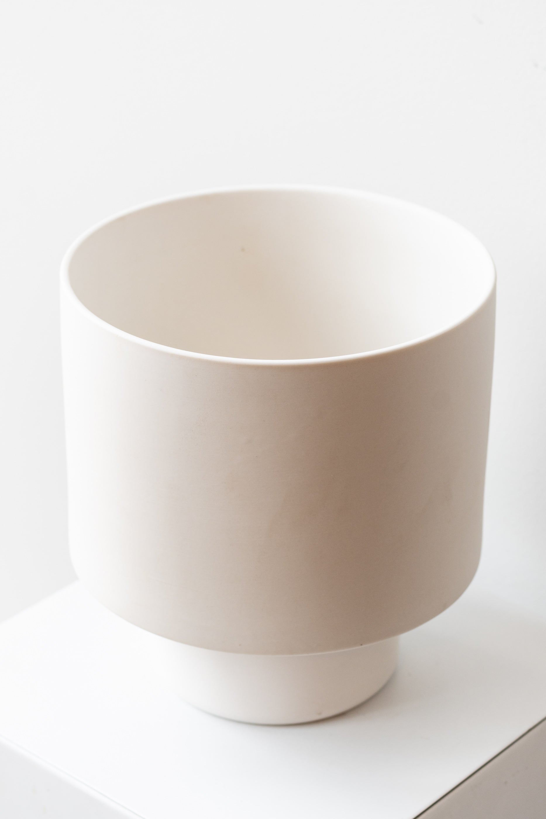 Angus & Celeste Collector's Gro pot white x-large on white surface in front of white background