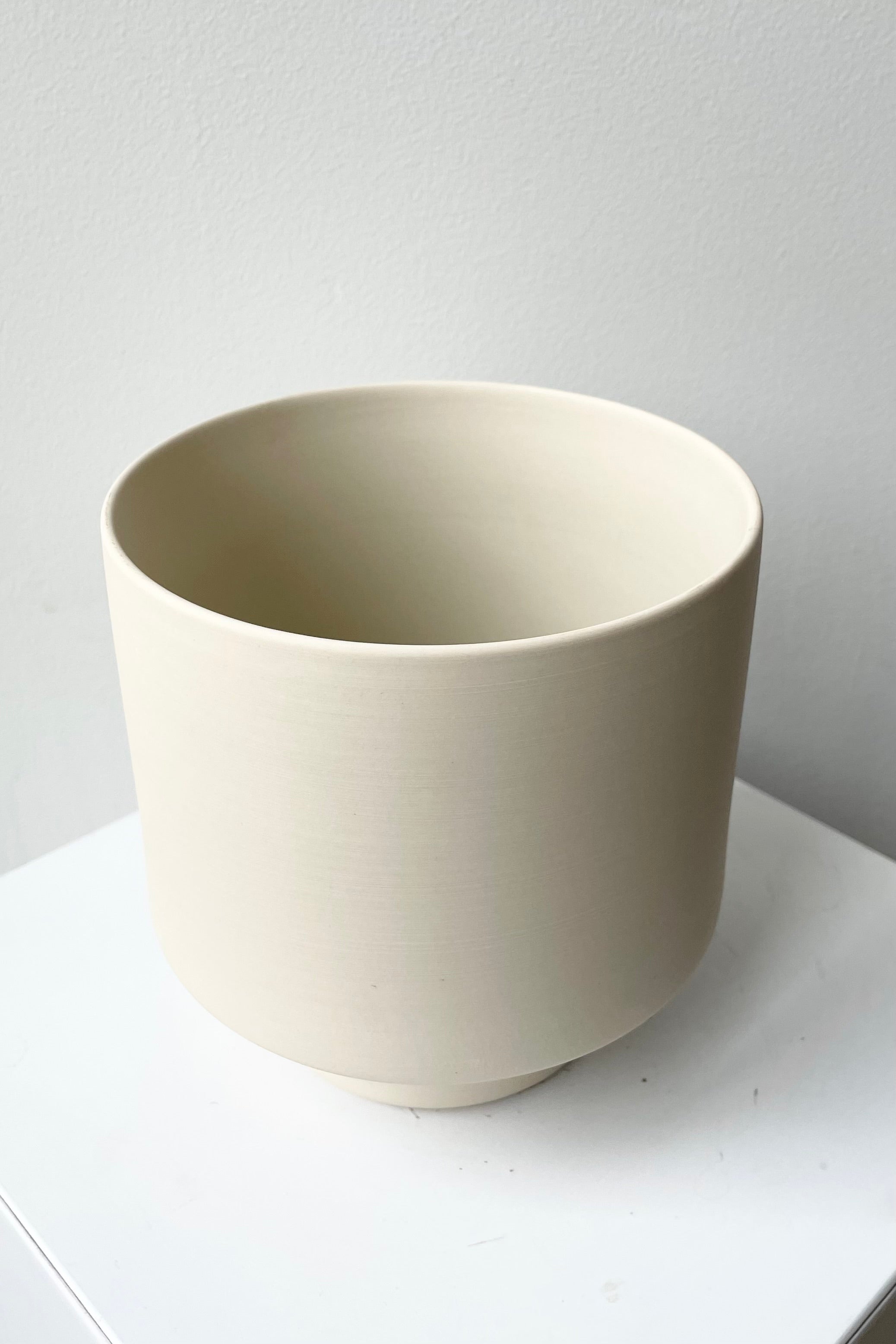 View from above of a clay colored Collectors Gro Pot. 